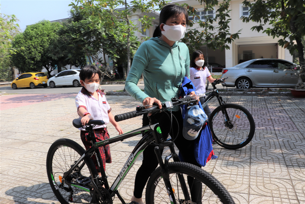 Đợt này, 30 trẻ em được nhận xe đạp và kinh phí hỗ trợ sinh hoạt phí